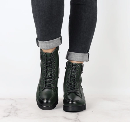 Ciemnozielone trzewiki damskie ocieplane na koturnie Jezzi