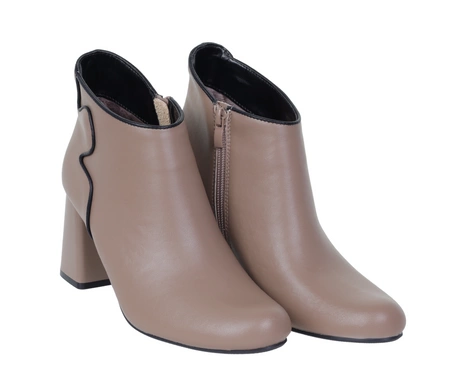 Eleganckie botki jesienne na obcasie ze skóry naturalnej w kolorze Cappucino