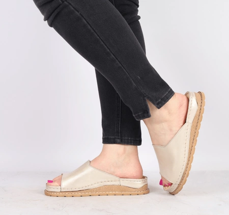 Komfortowe i eleganckie klapki damskie ze skóry naturalnej szyte Gino Fabiani - Produkt Polski