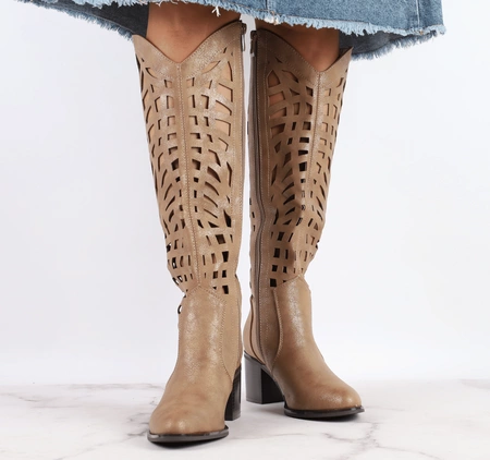 Brązowe ażurowe kozaki na obcasie ze skórzaną wkładką Jezzi