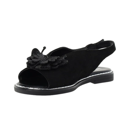 Modne sandały płaskie czarne zabudowane na szeroką stopę Jezzi