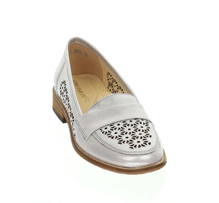 Eleganckie i komfortowe mokasyny ażurowe ze skóry naturalnej Gino Fabiani
