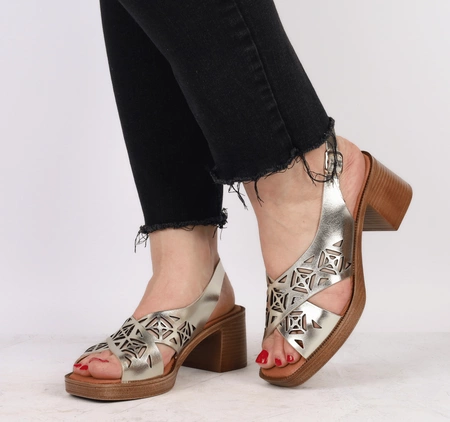 Skórzane sandały na szerokim obcasie z paskami na krzyż Hiszpańskie El Pimpi