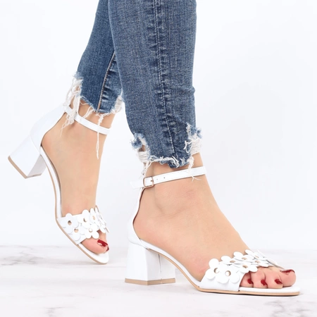 Białe sandały damskie na szerokim obcasie Daisy od Azali
