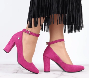 Różowe zamszowe czółenka na słupku z paskiem wokół kostki Azali