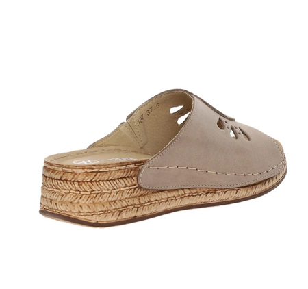 Skórzane klapki damskie brązowe na niskiej koturnie Helios