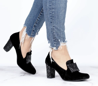 Czarne zamszowe czółenka na wygodnym obcasie Dalia- Produkt Polski