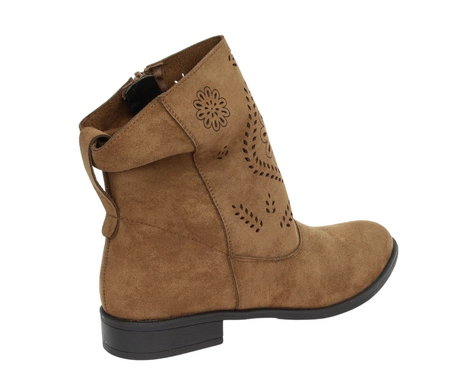 Zamszowe brązowe czekoladowe botki płaskie z ażurową cholewką saszki Jezzi