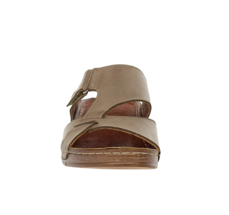 Brązowe klapki skórzane komfortowe na niskiej koturnie Gino Fabiani - Produkt Polski