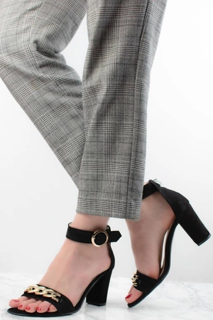 Sandały damskie czarne zamszowe z łańcuszkiem Azali - Produkt Polski