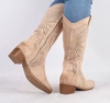 Beżowe kozaki z ażurową szeroką cholewką wiosenne nieocieplane na niskim obcasie VINCEZA