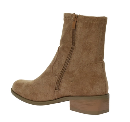 Jasnobrązowe botki zamszowe płaskie komfortowe i eleganckie Jezzi