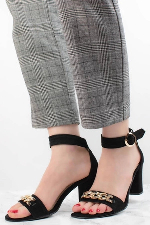 Sandały damskie czarne zamszowe z łańcuszkiem Azali - Produkt Polski