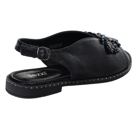 Czarne eleganckie sandały damskie płaskie z biżuterią Jezzi