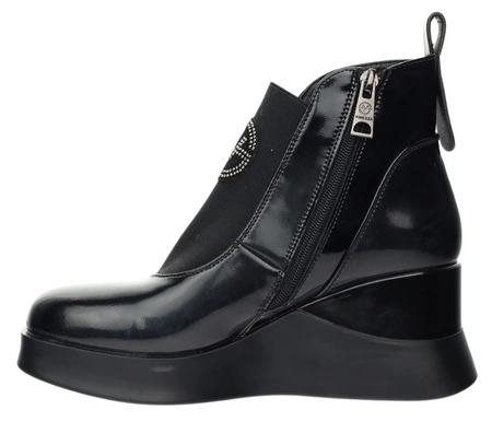 Skórzane lakierowane półbuty zimowe na koturnie VINCEZA