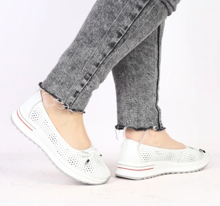 Sportowe białe czółenka damskie skórzane baleriny Jezzi