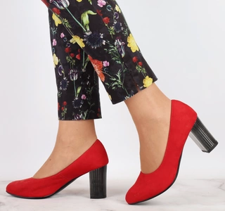 Czerwone czółenka damskie zamszowe na obcasie Azali