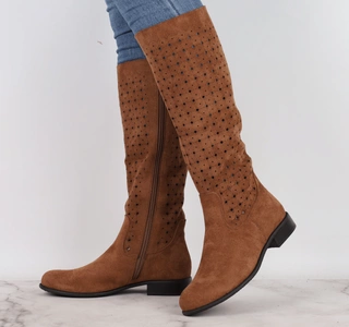 Czekoladowe zamszowe kozaki płaskie ażurowe jesienne Jezzi