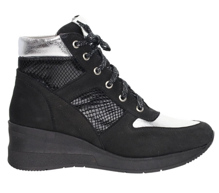 Bardzo eleganckie półbuty damskie ze skóry naturalnej na koturnie Polskie Gino Fabiani