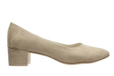 Beżowe czółenka na niskim obcasie zamszowe Azali