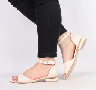 Beżowe sandały damskie zabudowane płaskie ślubne Azali - Produkt Polski