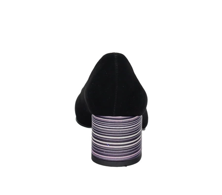 Czarne zamszowe czółenka na wygodnym eleganckim obcasie Polska Marka AZALI