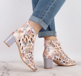 Kolorowe sandały damskie zabudowane na obcasie ażurowe Daszyński