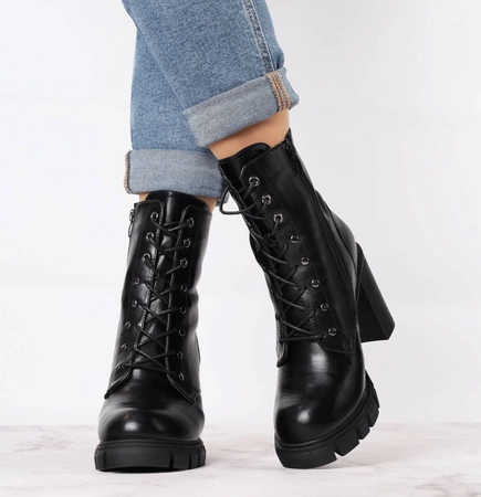 Czarne traperki rokowe na wysokim klocku i platformie Jezzi