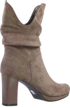 Brązowe botki czekoladowe zamszowe na obcasie i delikatnej platformie Jezzi