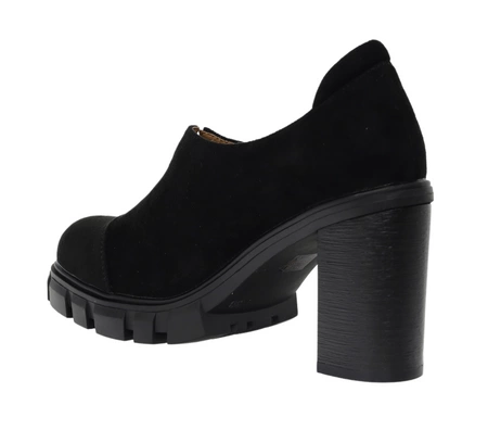 Czarne półbuty na obcasie i podsuwce lordsy Cora od Jezzi