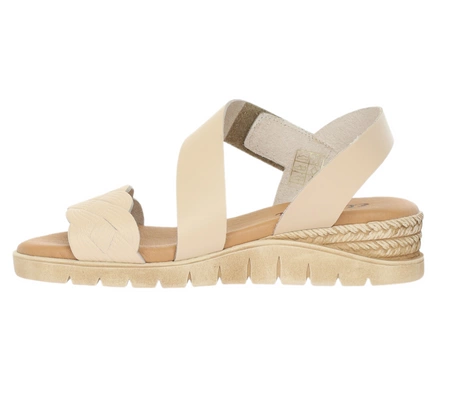 Beżowe sandały damskie płaskie ze skóry naturalnej na rzep El Pimpi - Made in Spain