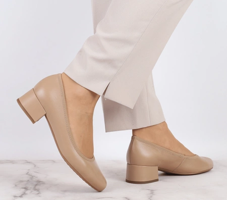 Komfortowe bezowe czółenka płaskie ze skóry naturalnej RYŁKO