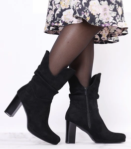 Czarne botki zamszowe na słupku i platformie Jezzi