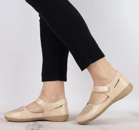 Komfortowe zabudowane sandały damskie zabudowane na rzep Jezzi