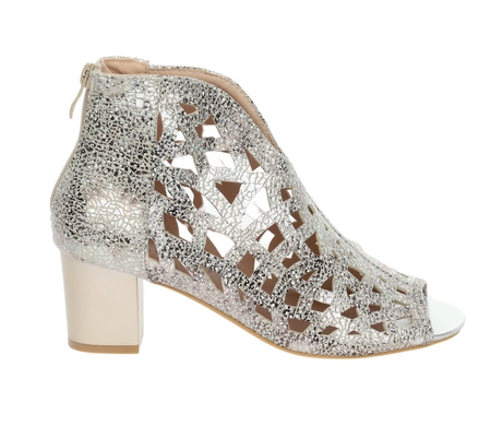 Złote sandały na obcasie zabudowane ażurowa cholewka do kostki Daszyński