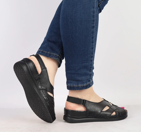 Czarne sandały damskie komfortowe ze skóry naturalnej szyte na rzep Helios