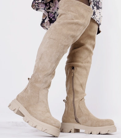 Wysokie zamszowe kozaki damskie płaskie Syntia