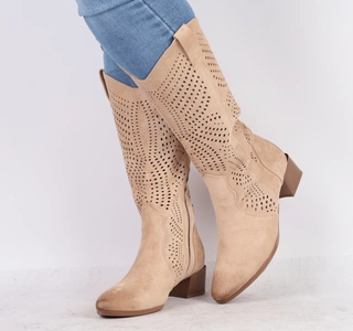 Beżowe kozaki z ażurową szeroką cholewką wiosenne nieocieplane na niskim obcasie VINCEZA