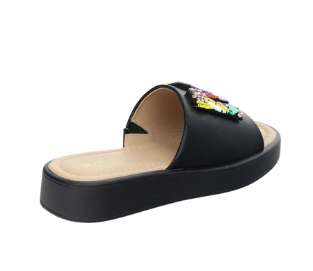 Czarne klapki damskie z kolorową biżuterią Jezzi