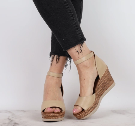 Sandały beżowe na koturnie damskie Jezzi