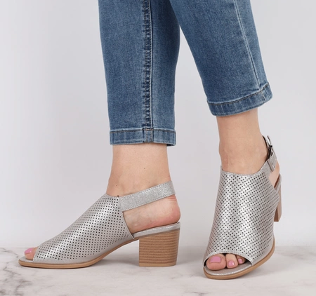 Sandały damskie na pobcasie peep-toe zabudowane Jezzi