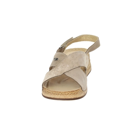 Jasnobrązowe sandały damskie eleganckie i wygodne na niskiej koturnie Helios