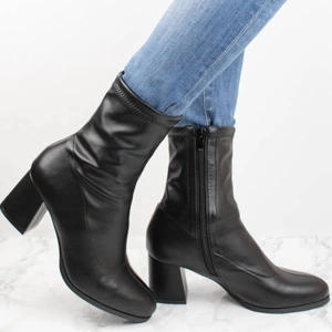 Czarne botki damskie na obcasie wiosenne przejściowe Jezzi