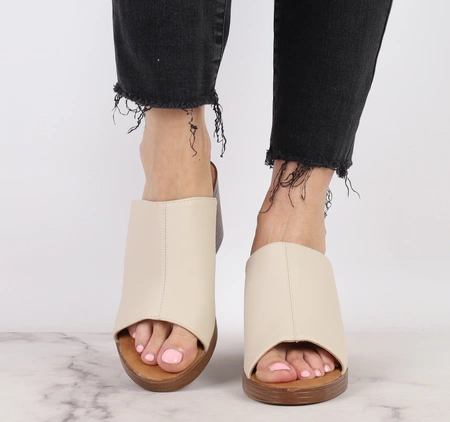 Eleganckie klapki na szerokim drewnianym obcasie Jezzi