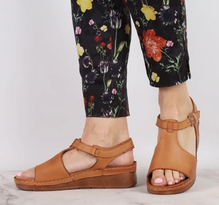 Brązowe skórzane sandały na komfortowej podeszwie Gino Fabiani