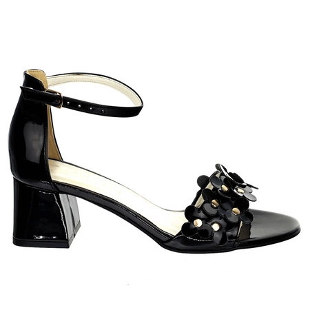 Czarne lakierowane sandały na niskim obcasie z kwiatkami Daisy od Azali