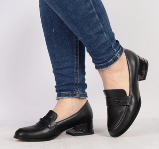 Eleganckie i komfortowe buty na niskim obcasie wsuwane skórzane VINCEZA