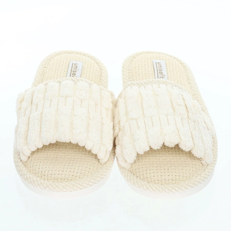 Beżowe miękkie pantofle damskie z odkrytymi palcami