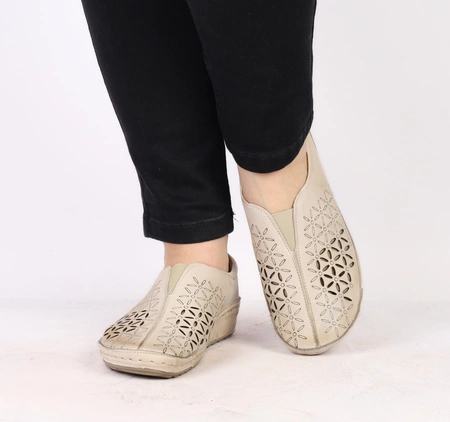 Bezowe półbuty damskie wsuwane ze skóry naturalnej zdrowotne Gino Fabiani