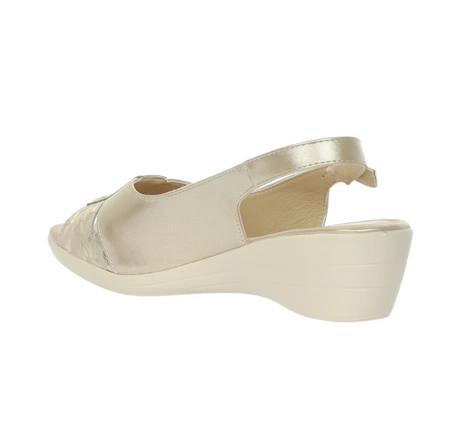 Komfortowe i eleganckie sandały damskie na niskiej koturnie Jezzi